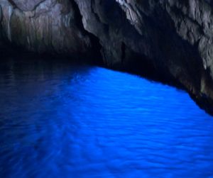 Scopri di più sull'articolo Le grotte del Mito. Tour in barca del Cilento