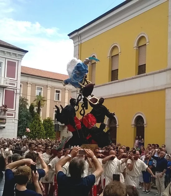 Processione-dei-Misteri-Campobasso-Caffe-Camardo Processione-dei-Misteri-Campobasso-Caffe-Camardo
